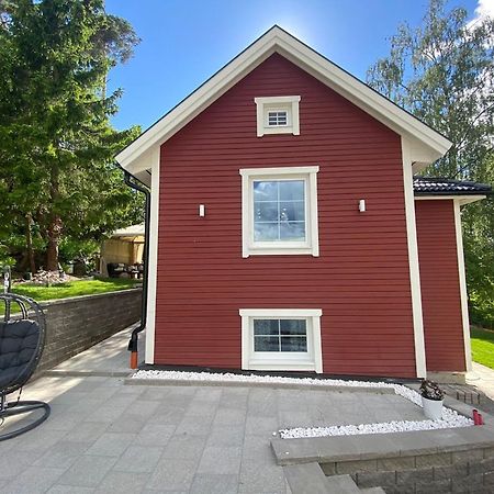 Charming Apartment In A Red House In Stockholm Exterior photo